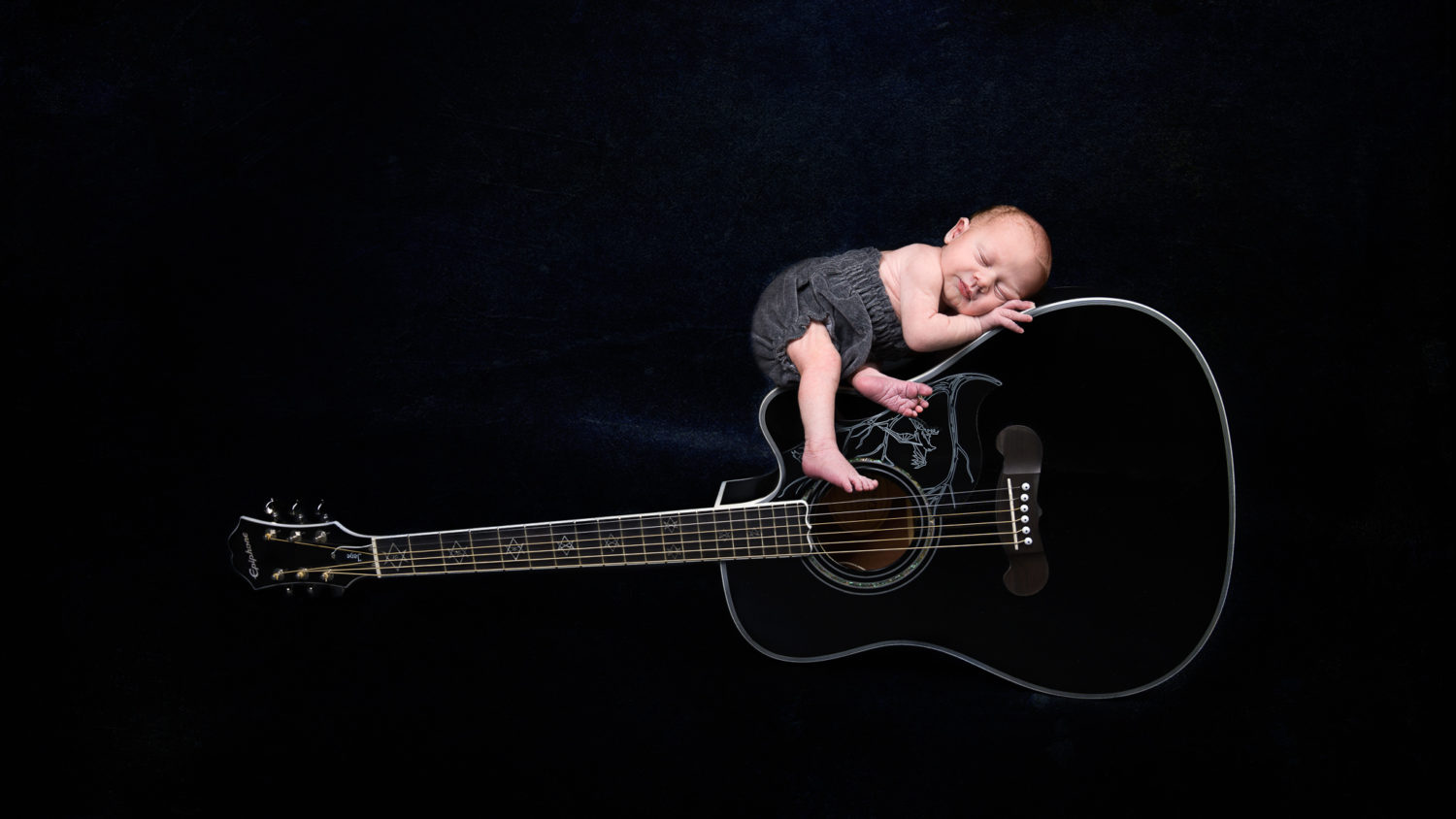 Traumkind Fotos Essen Newbornshooting 2 scaled - Babyfotos