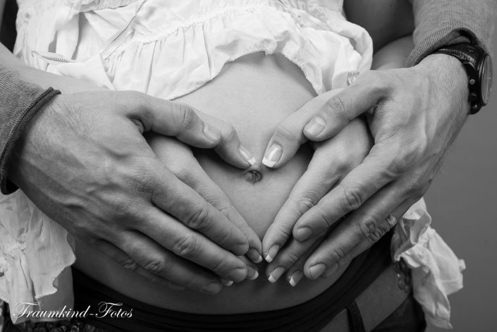 Traumkind Fotos Schwangerschafts Fotos Essen 6 705x471 - Babybauch-Shooting